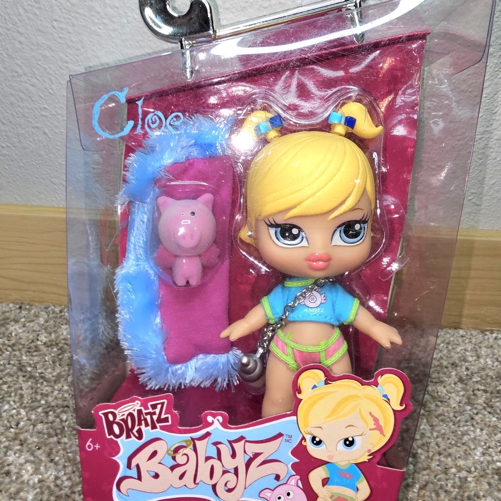 Bratz Babyz Cloe Doll with Blue and Yellow Outfit